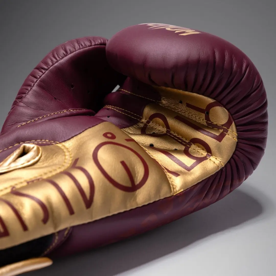 Venum x Rajadamnern Muay Thai Handschoenen 14 OZ - Burgundy/Goud