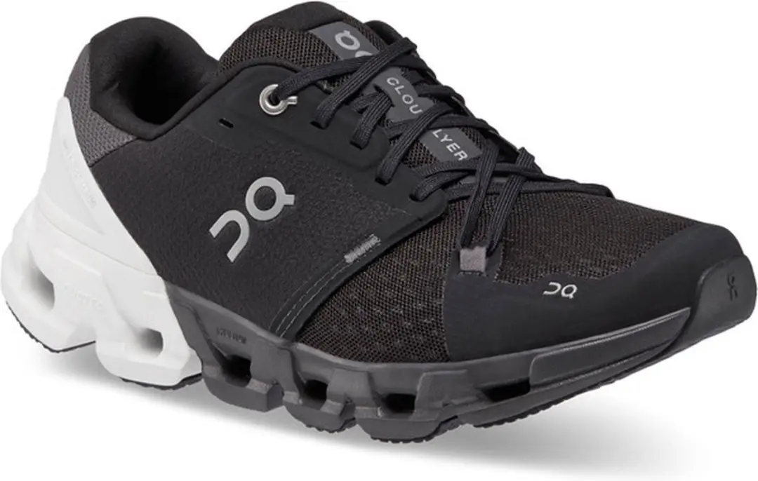 ON Cloudflyer 4 Dames Sportschoenen - Weg - Zwart/Wit