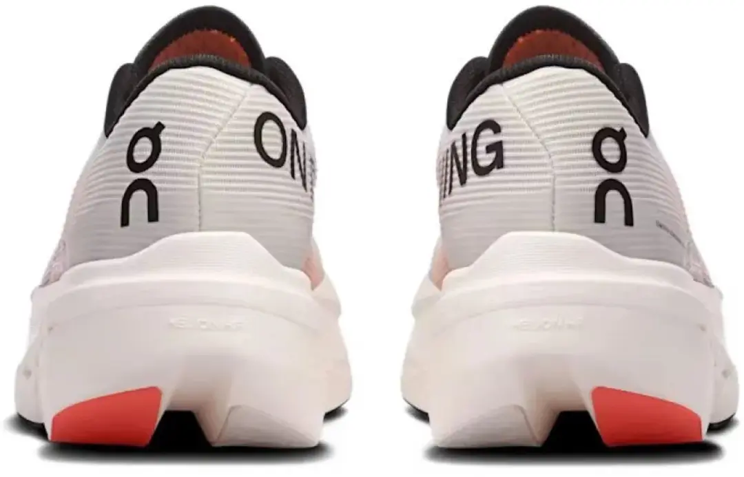 ON Running Cloudboom Volt Hardloopschoenen 37 - Wit