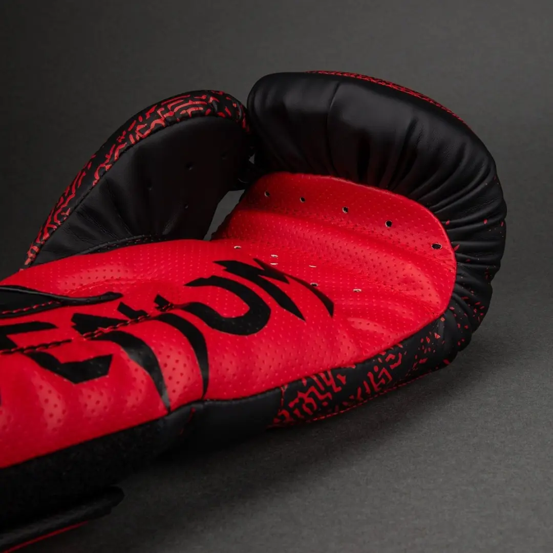 Venum x TEKKEN 8 Kazuya Bokshandschoenen 14 oz - Rood/Zwart