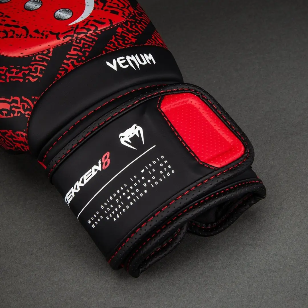Venum x TEKKEN 8 Kazuya Bokshandschoenen 14 oz - Rood/Zwart