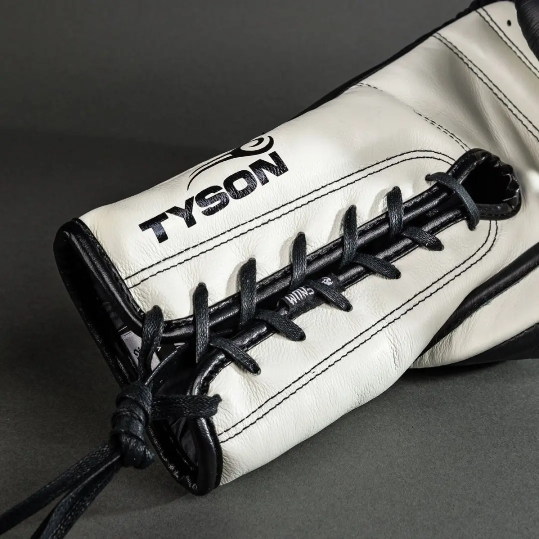 Venum Giant 2.0 Mike Tyson Bokshandschoenen 10 OZ - Zwart/Wit
