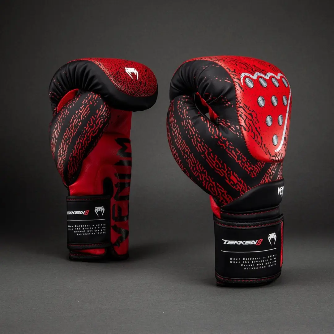 Venum x Tekken 8 Kazuya Bokshandschoenen 12 oz - Rood/Zwart