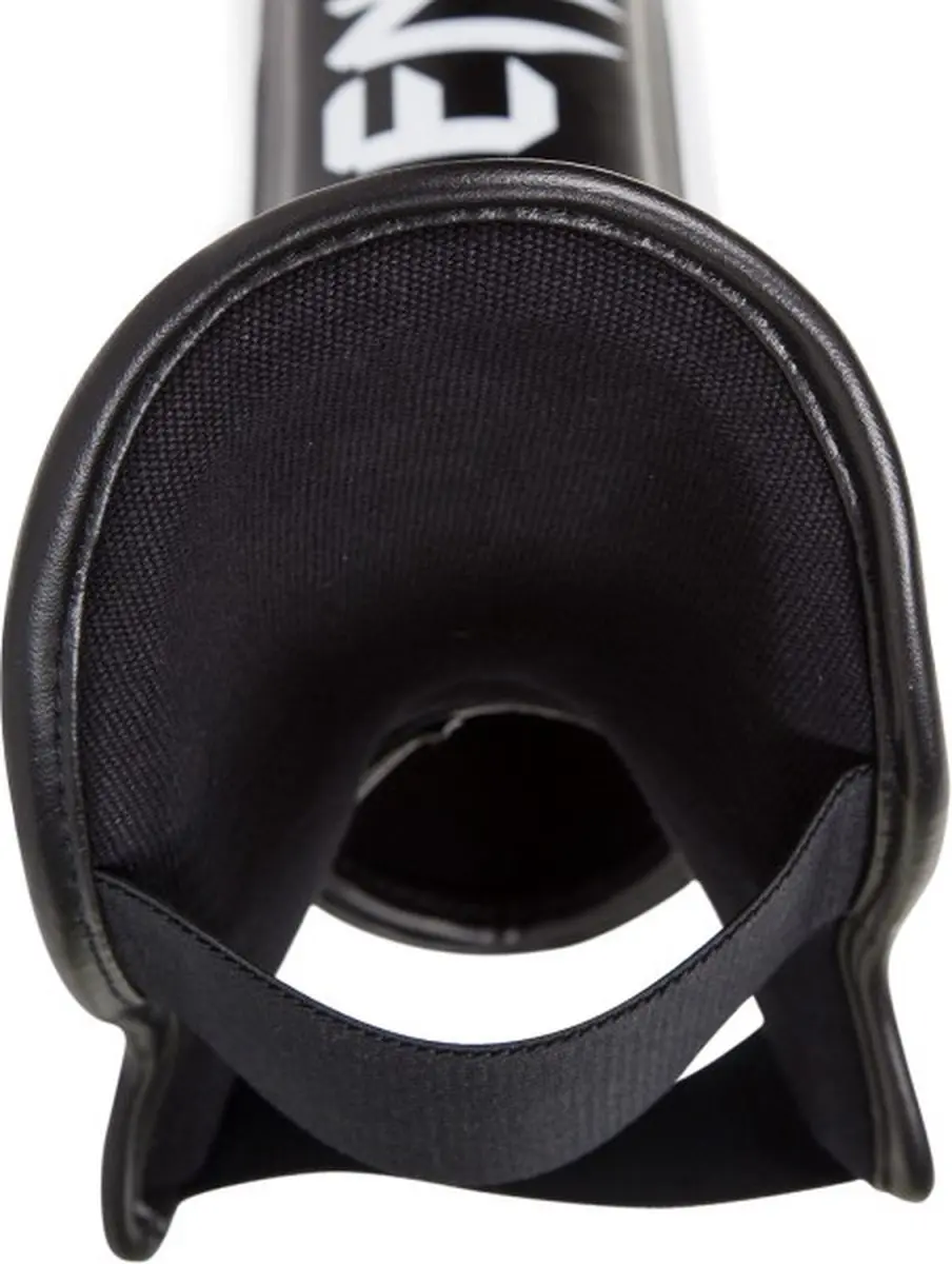 Venum Challenger Scheenbeschermers - Zwart/Wit M
