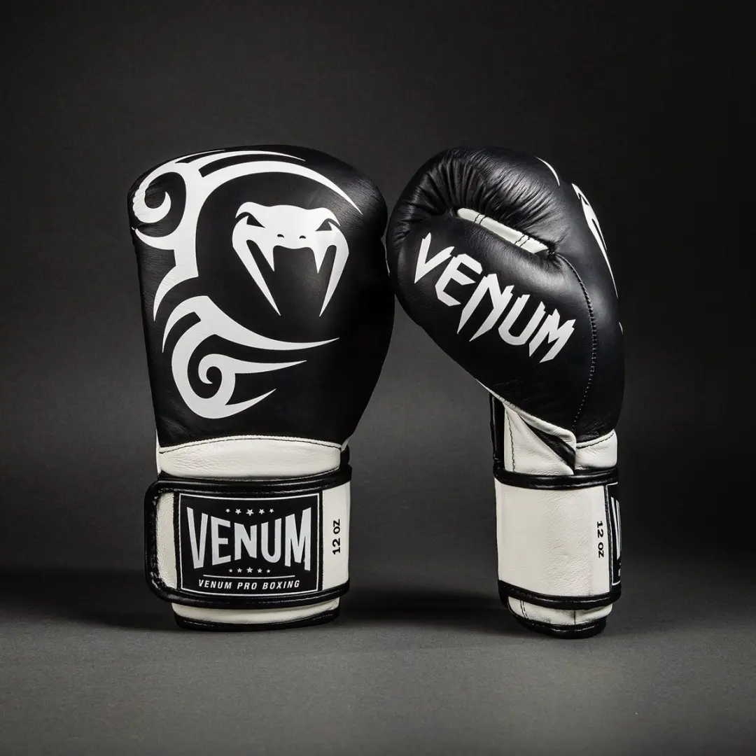 Venum Giant 2.0 Mike Tyson Bokshandschoenen 16 OZ - Diepzwart/Optisch Wit