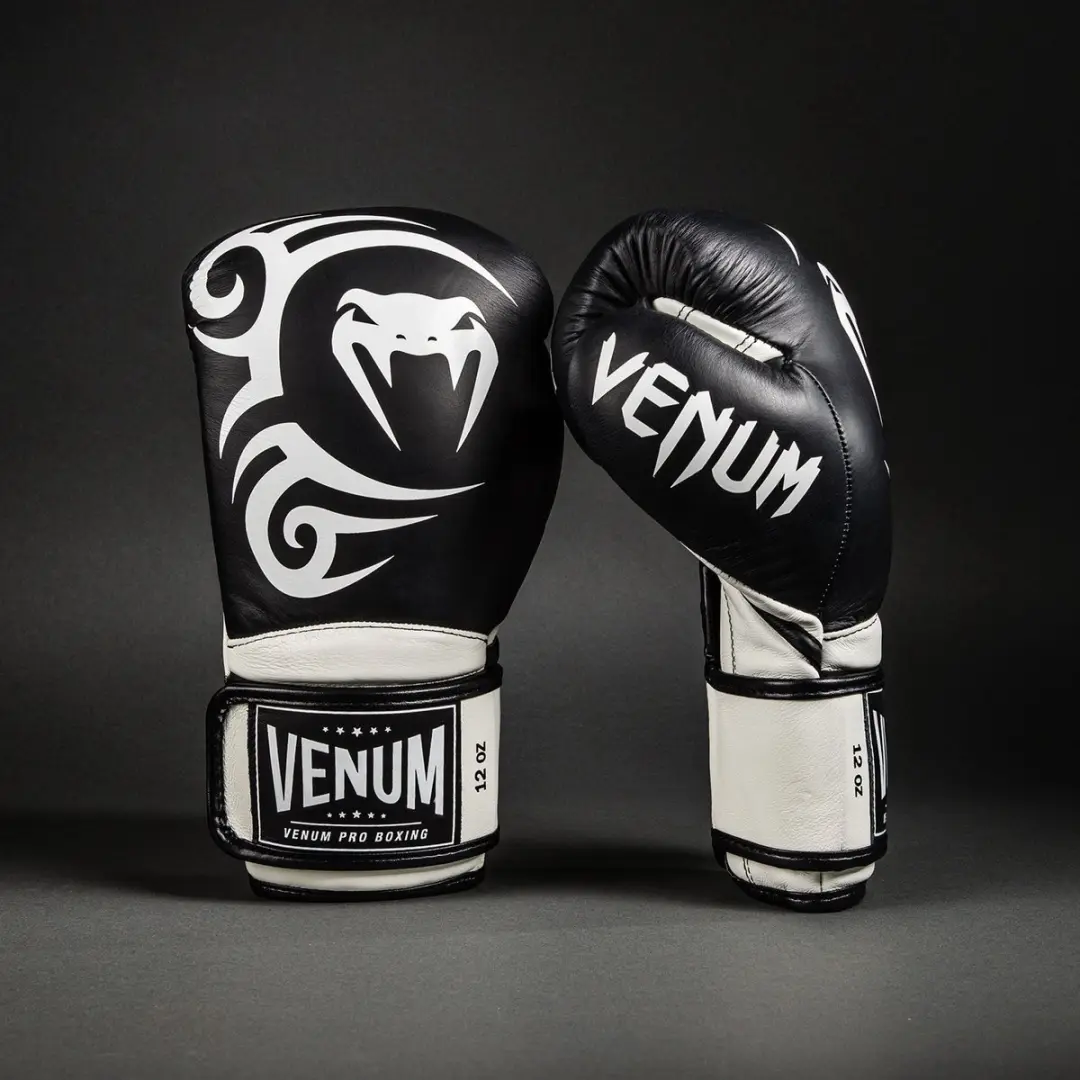 Venum Giant 2.0 Mike Tyson Bokshandschoenen 12 OZ - Diepzwart/Optisch Wit