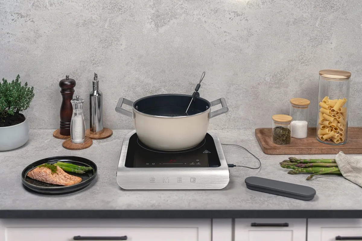 SMEG PIC01BLMEU - Vrijstaande inductiekookplaat - Mat Zwart - Collezione - 2100 Watt - Incl. externe temperatuursonde