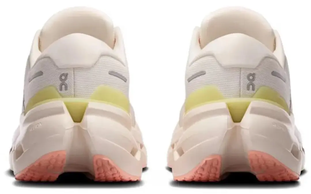 ON Running Cloudrunner 3 Hardloopschoenen - 39 - Beige