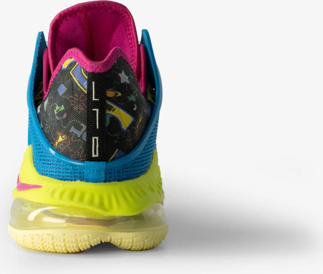 Nike LeBron XIX Basketballschoenen - Maat 42 - Multicolor