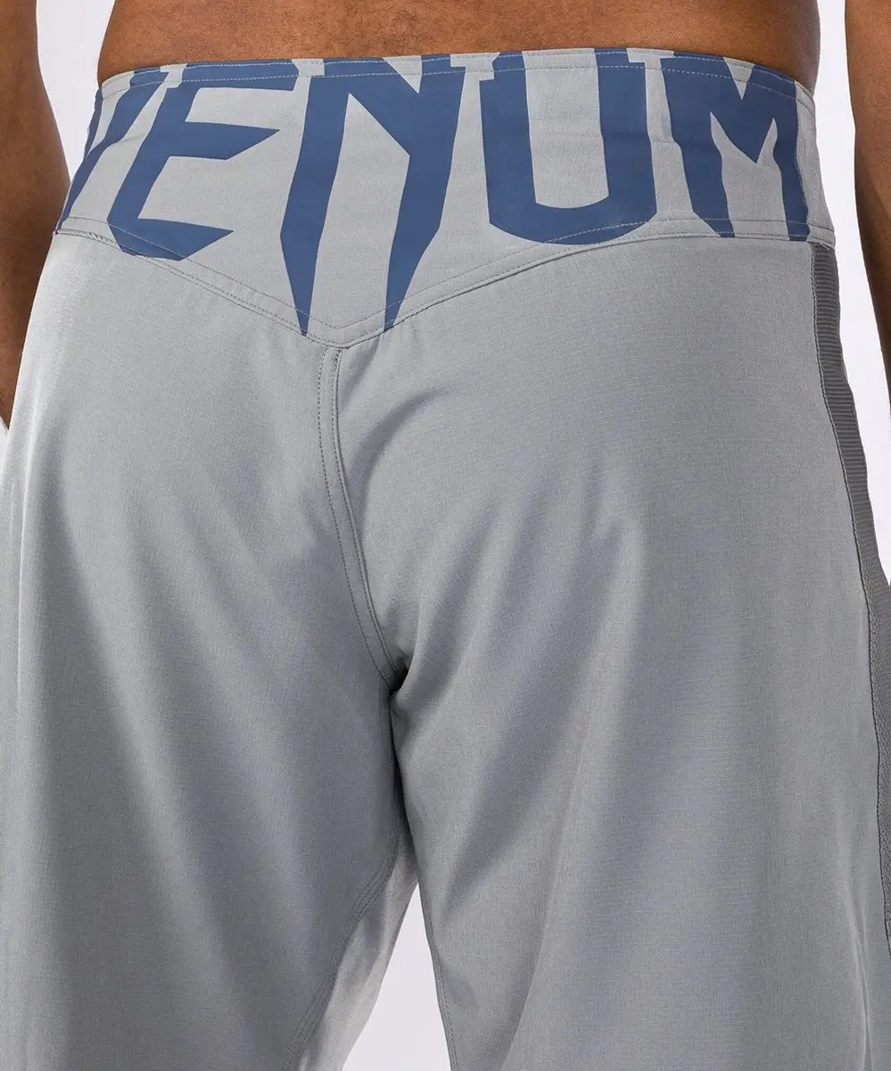 Venum Light 5.0 Fightshorts - S - Grijs Blauw