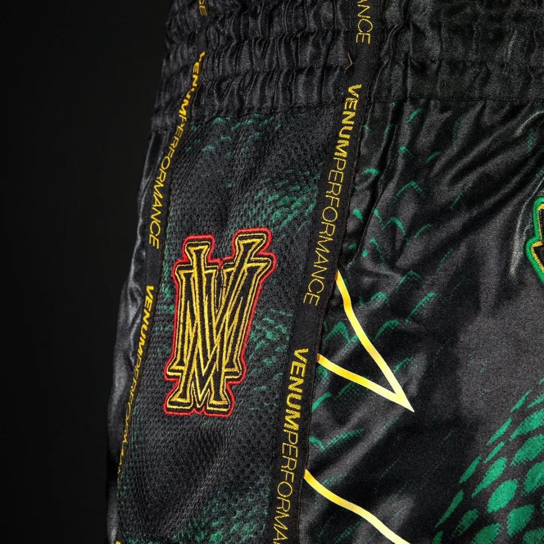 Venum Matupa Muay Thai Shorts XL - Zwart/Groen/Goud