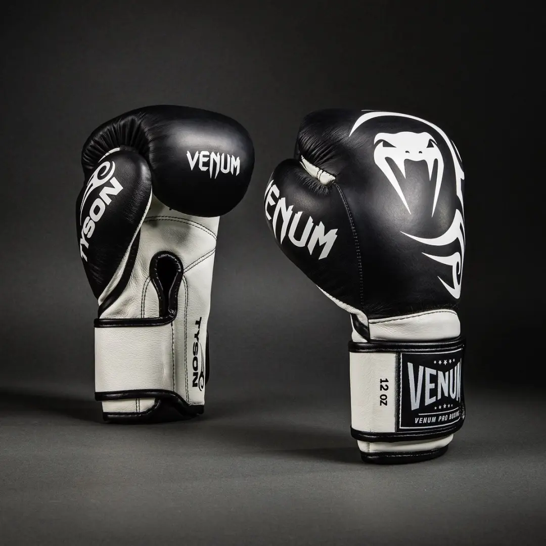 Venum Giant 2.0 Mike Tyson Bokshandschoenen 14 OZ - Diepzwart/Optisch Wit