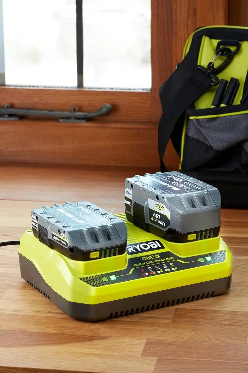 Ryobi 18V ONE+ RC18240 Dubbele Acculader - Groen/Zwart - afbeelding 6 van 6