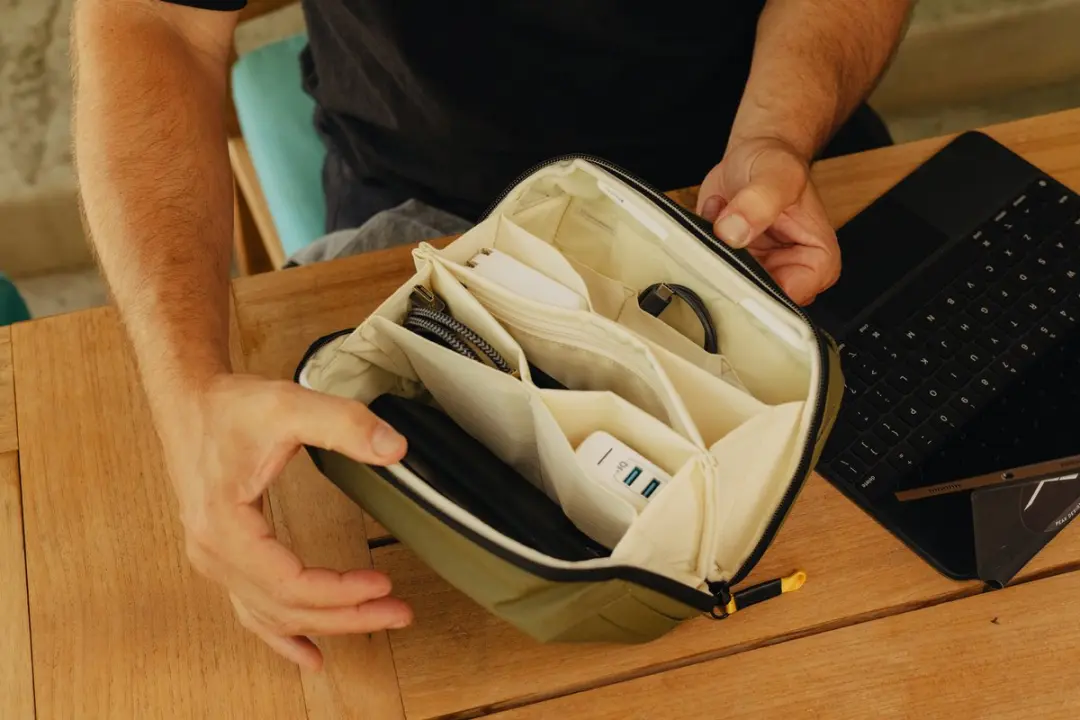 Peak Design Tech Pouch Kelp - Groene Schoudertas