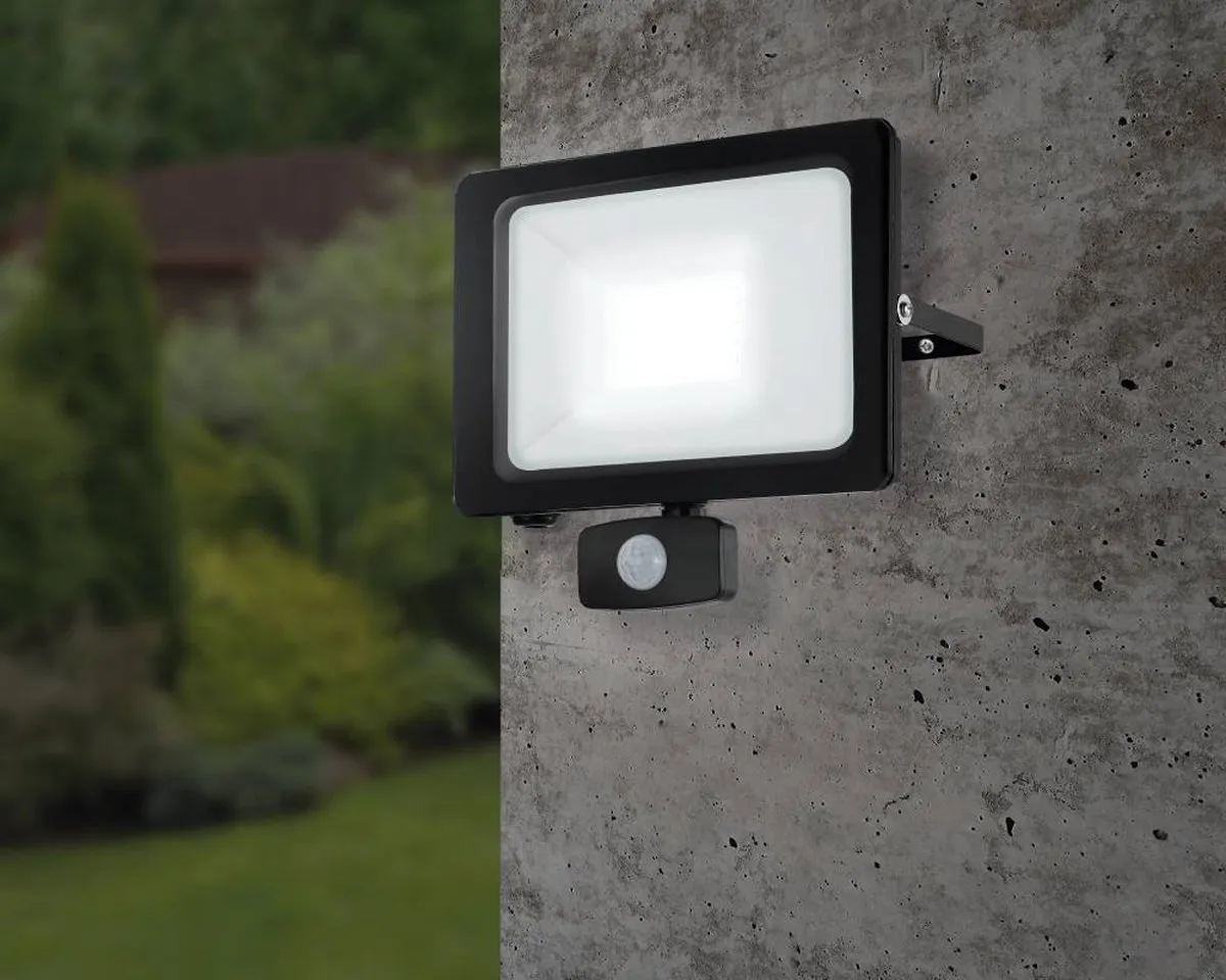 Eglo Faedo 3 Wandlamp LED 29.5cm - Zwart - afbeelding 2 van 5