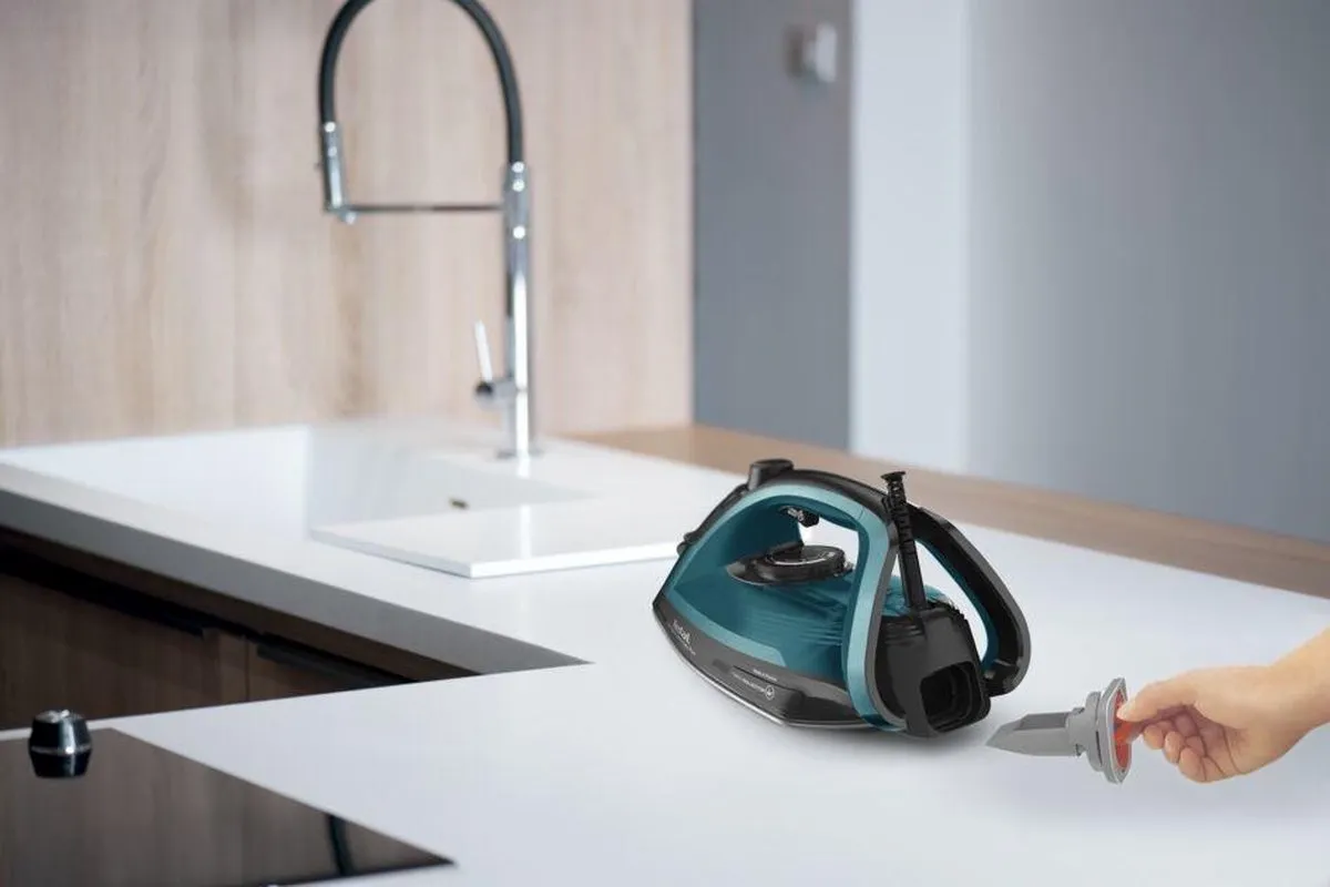 Tefal Ultragliss Anti-Calc FV6832 Strijkijzer 2800W - Blauw/Zwart