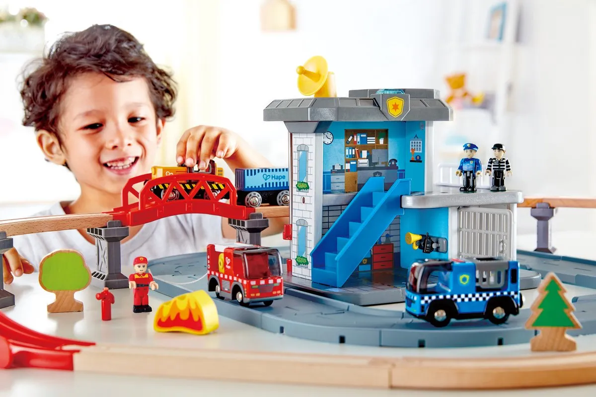Hape Notfall-Hauptquartier E3736 Speelgoedset - 55-delig - Veelkleurig