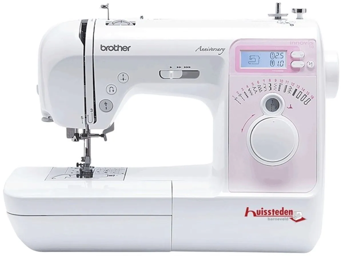 Brother Innovis 10 Anniversary NV10A Naaimachine - Wit met roze accenten