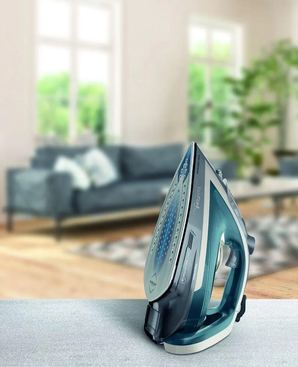 Tefal Ultragliss Plus FV6842 Stoomstrijkijzer - 2800W - 270ml