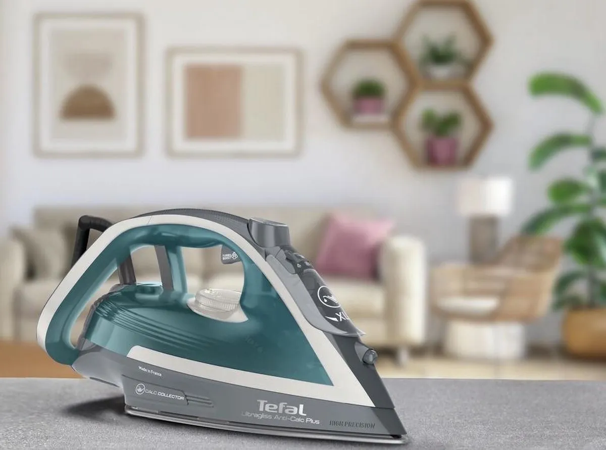 Tefal Ultragliss Plus FV6842 Stoomstrijkijzer - 2800W - 270ml