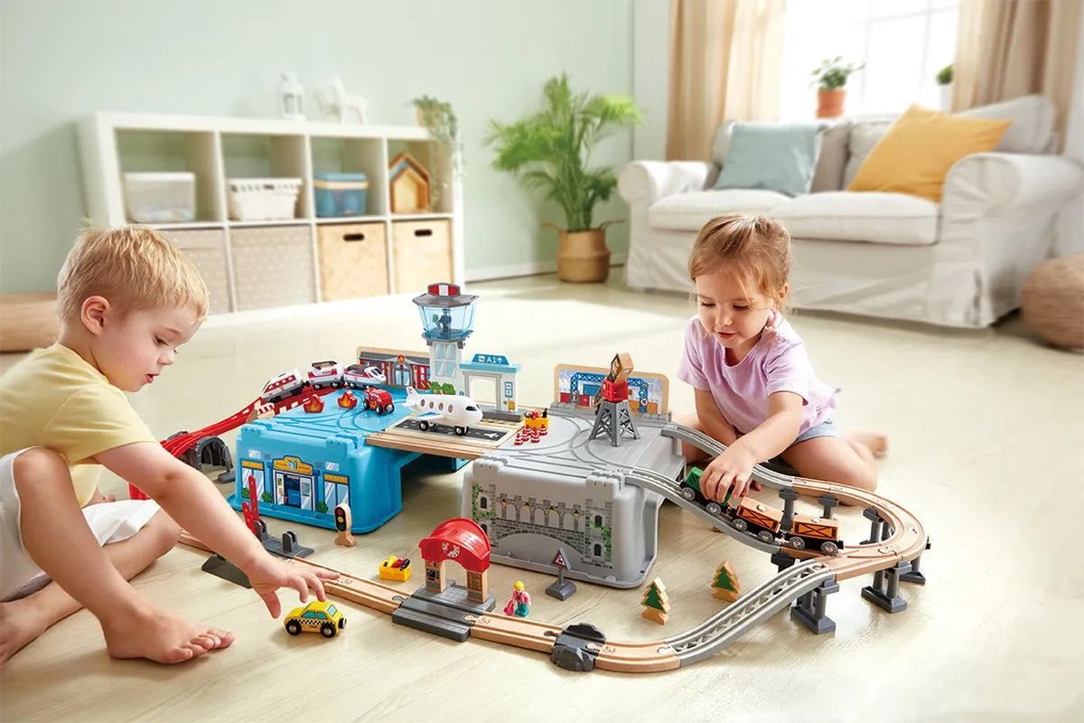 Hape Stad-treinenset E3773 - 80 Stuks - 2x AAA - Veelkleurig