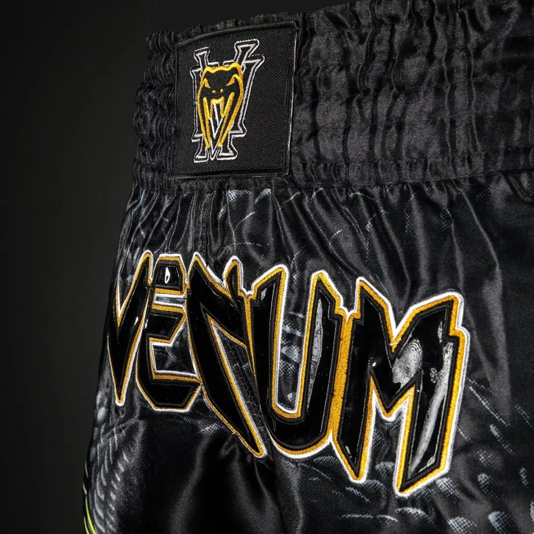 Venum Matupa Muay Thai Shorts XXL - Zwart/Grijs/Goud - afbeelding 2 van 6