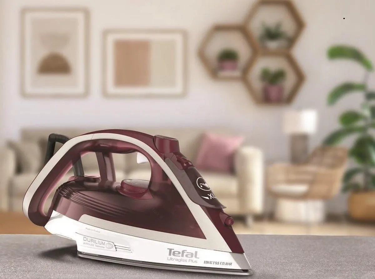 Tefal Ultragliss Plus FV6810 Stoomstrijkijzer - 2800W - Bordeauxrood