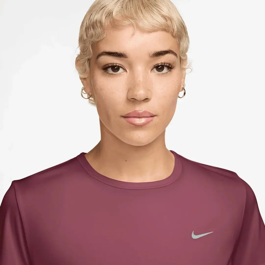 Nike Dry Feel Short-Sleeve T-shirt 654 - Rood - Maat S