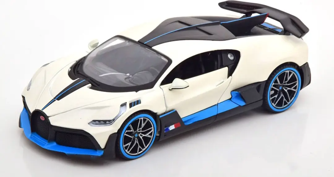 Bugatti Divo Maisto Modelauto - Wit Metallic