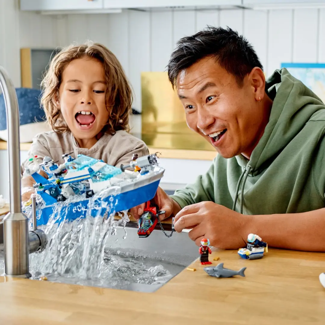 LEGO City Politie Patrouilleboot 60277 - 276 Stukken