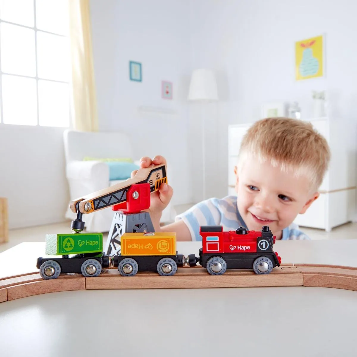 Hape Vrachtleveringscircuit E3731 - 14 Stuks - Veelkleurig