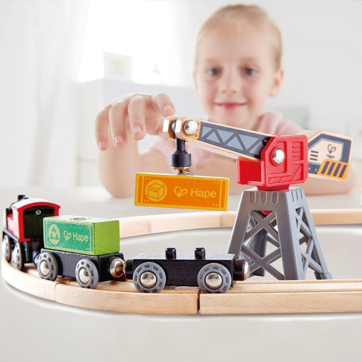 Hape Vrachtleveringscircuit E3731 - 14 Stuks - Veelkleurig