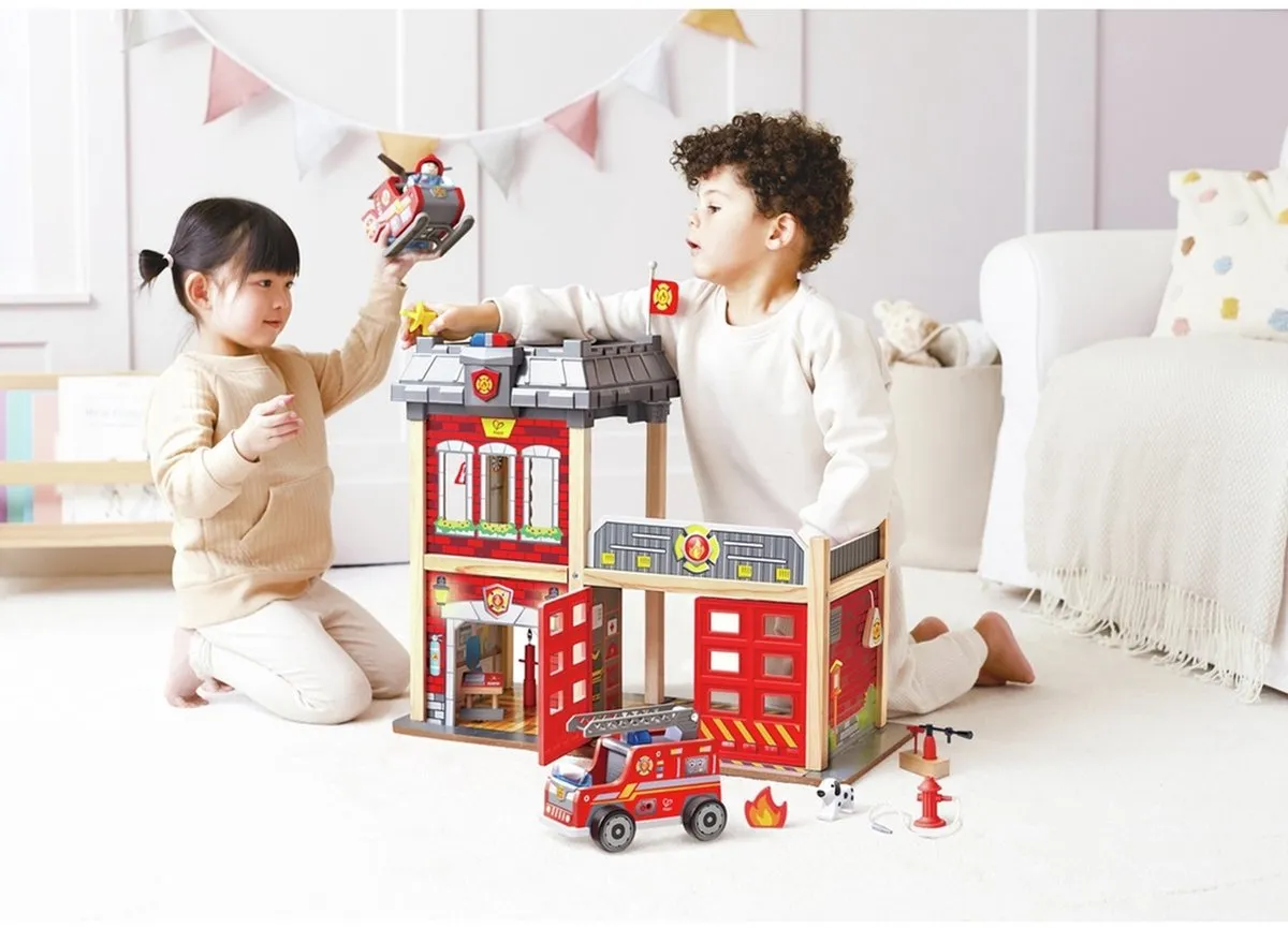 Hape Houten Brandweerkazerne E3023 - Veelkleurig