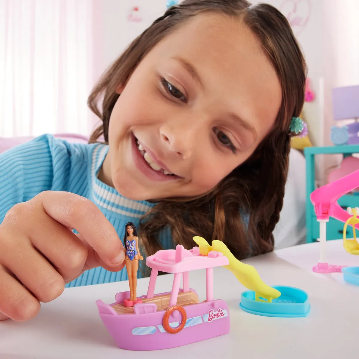 Barbie Mini BarbieLand Boot HYF41 - Barbiepop - afbeelding 6 van 6