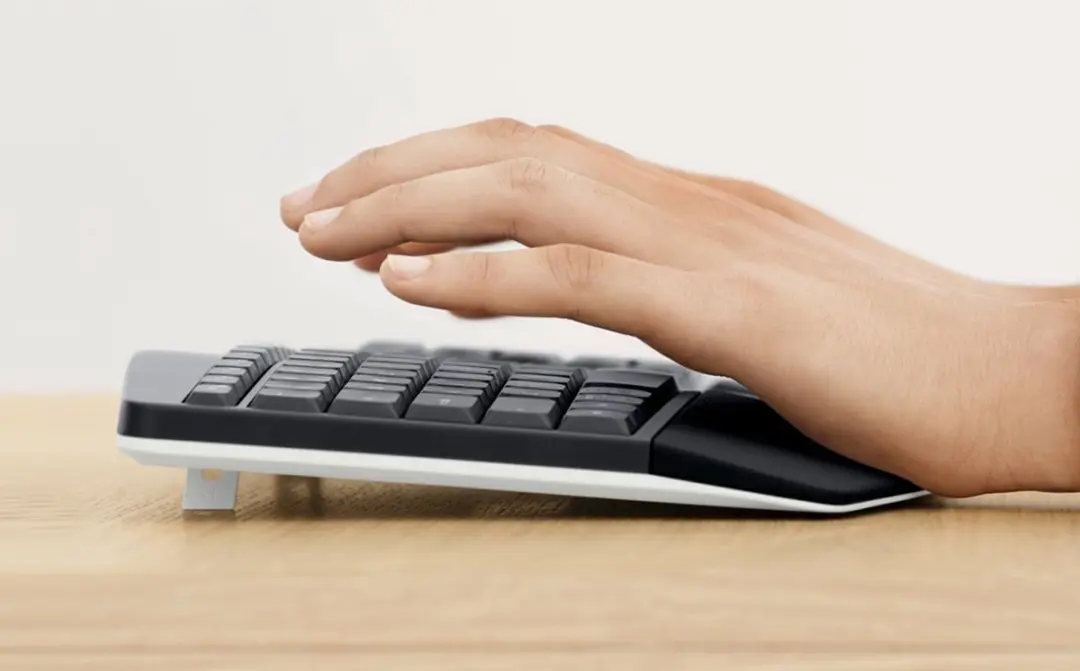 Logitech MK850 Performance Toetsenbord & Muisset - Zwart