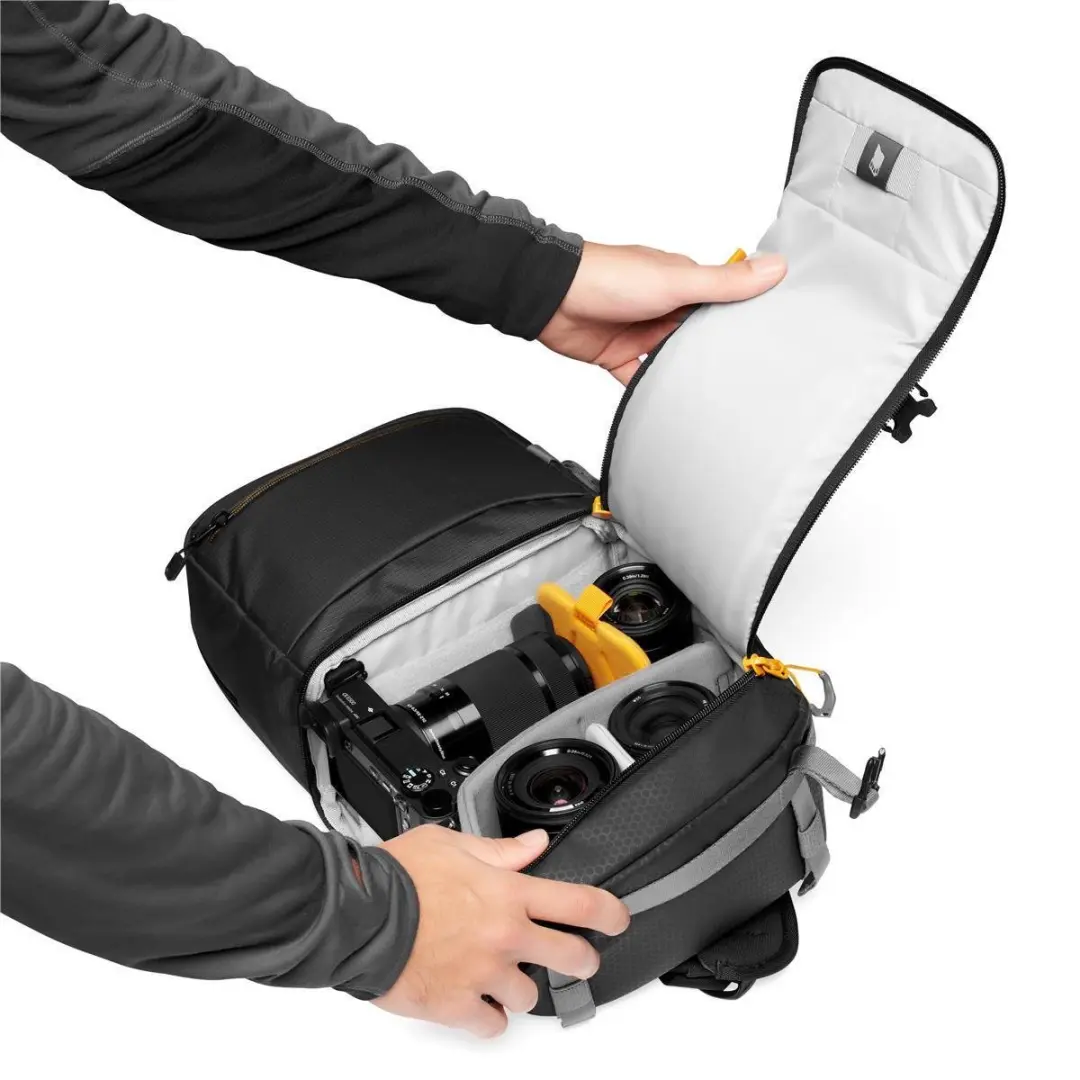 Lowepro Slingshot 250 AW III Rugzak - 13 inch Laptop - 4 Lenzen - Zwart