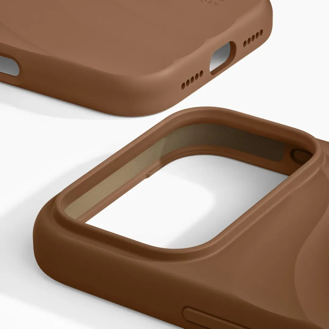 iDeal of Sweden Soft Swirl Silicone Hoes iPhone 17 Pro - Salted Caramel