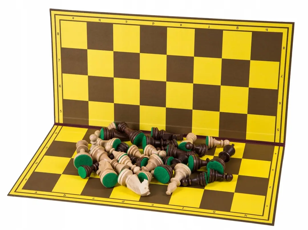 Square Enix Staunton 5 Houten Schaakset - Kartonnen Bord