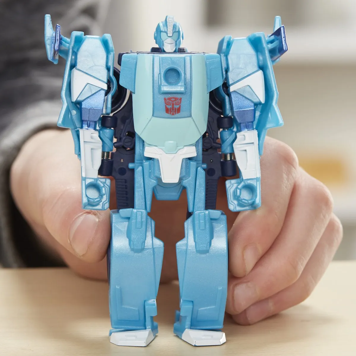 Hasbro Transformer Cyberverse Blurr - 10cm - Ice Blue