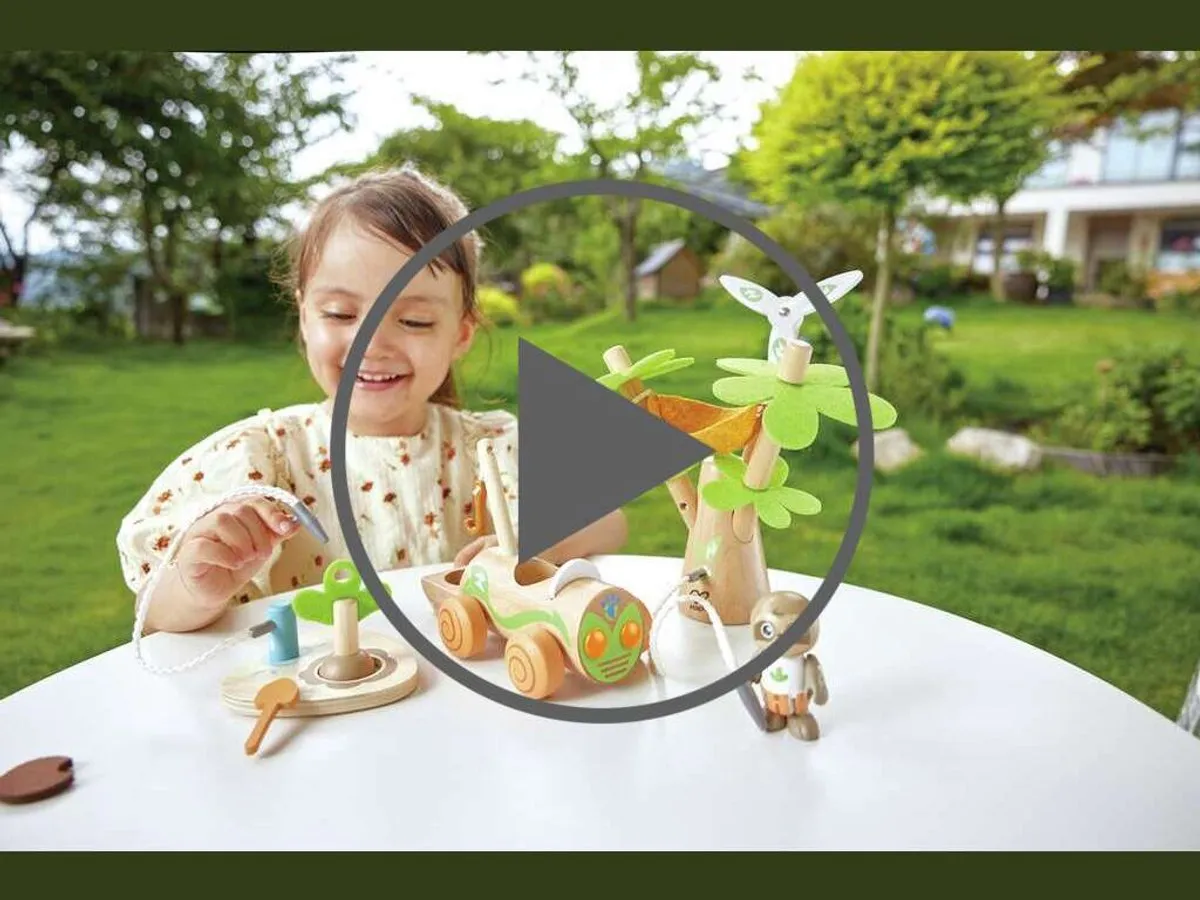 Hape Boomplantauto - Poppenhuispop - 5 Meubels 1 Pop - Veelkleurig