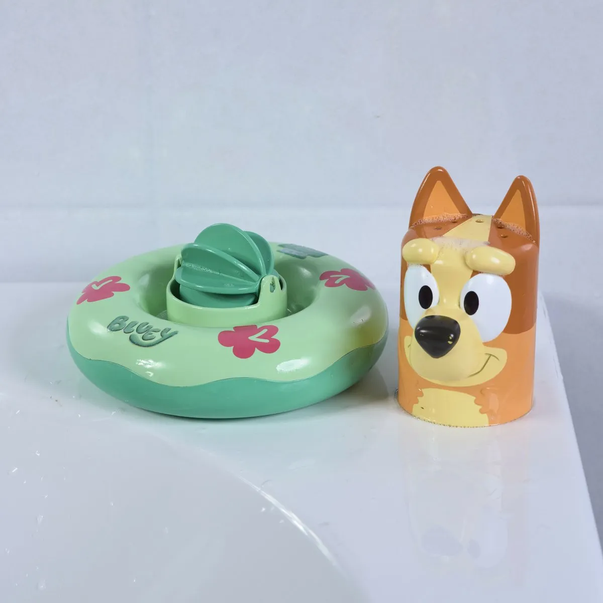 Tomy Bluey Spat & Drijf Bingo Badspeelgoed - Groen