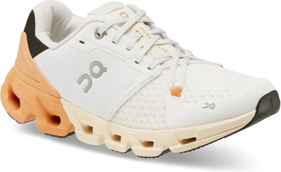 ON Cloudflyer 4 Dames Sportschoenen - Weg - wit/rood