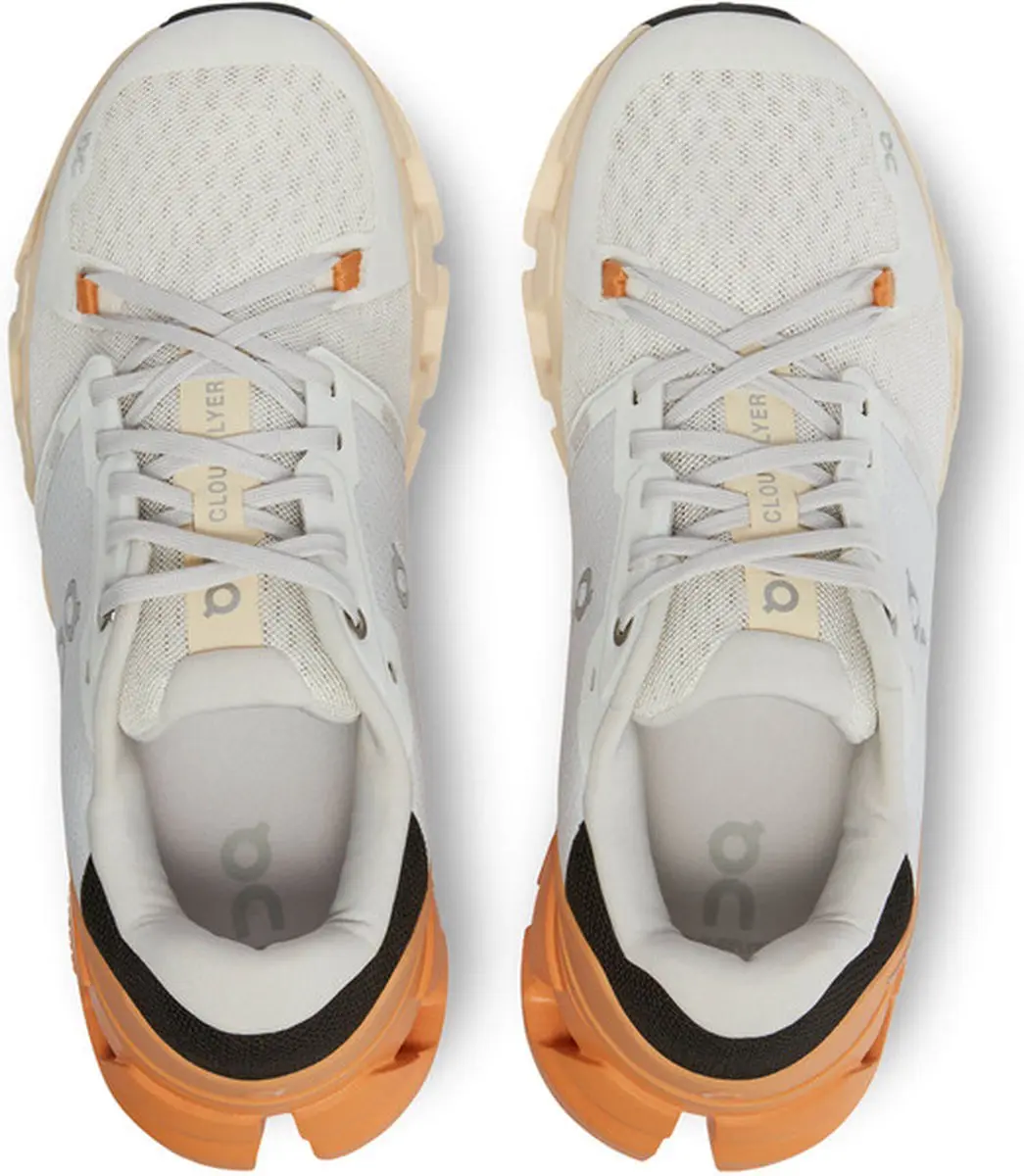 ON Cloudflyer 4 Dames Sportschoenen - Weg - wit/rood