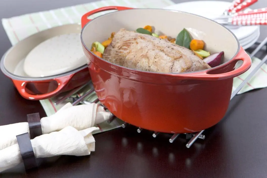 Le Creuset Ovale Braadpan Doufeu 32cm - Kersenrood - afbeelding 3 van 4