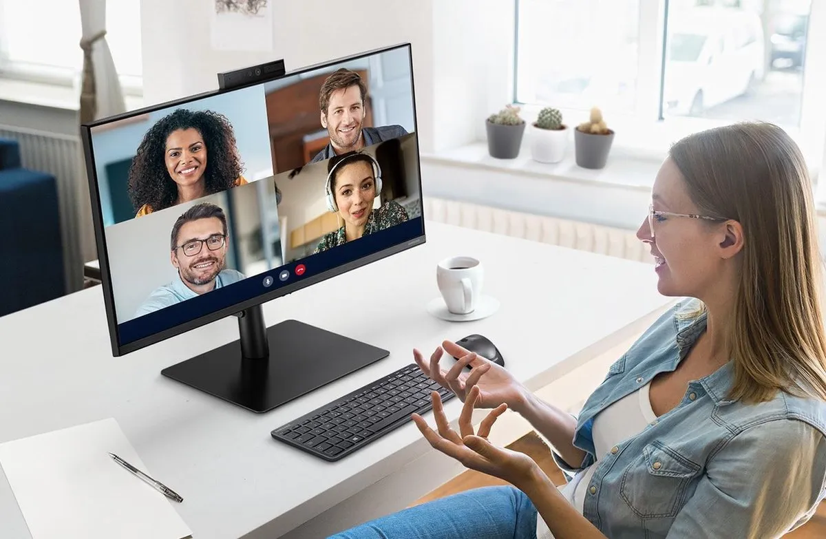 Samsung LS24A400 Webcam Monitor 24" - Full HD IPS