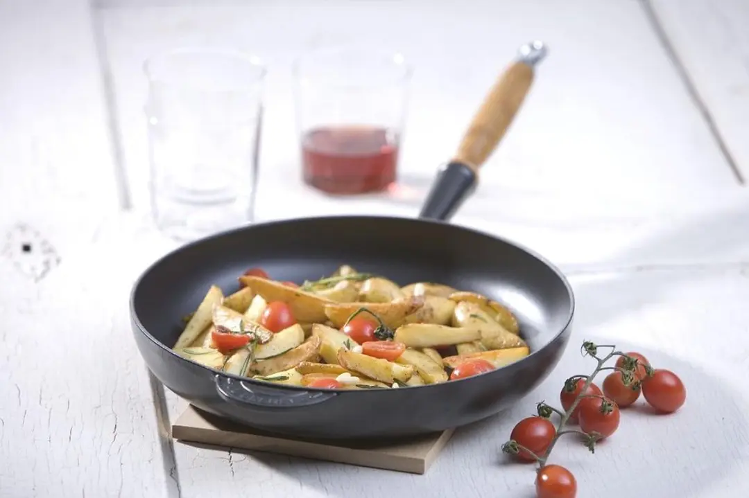 Le Creuset Koekenpan 28cm - Zwart - afbeelding 4 van 5