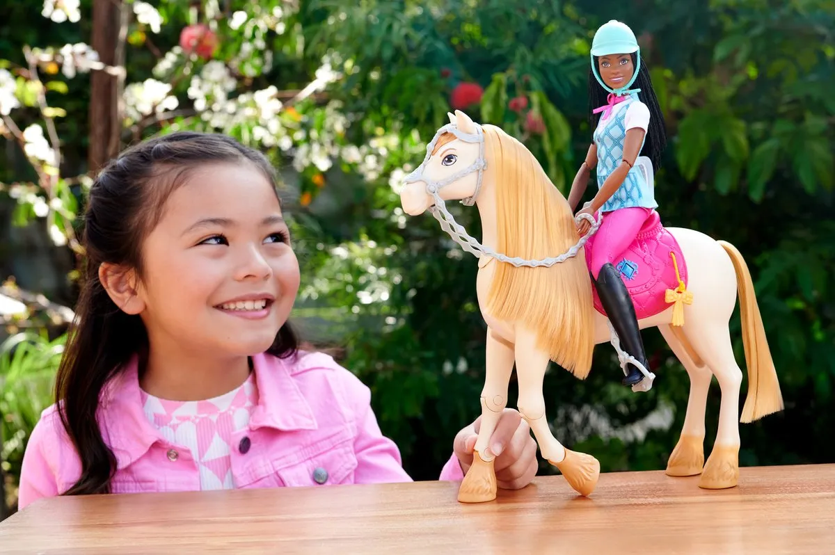Barbie Mysteries The Great Horse Chase Pop HXJ39 - Brooklyn