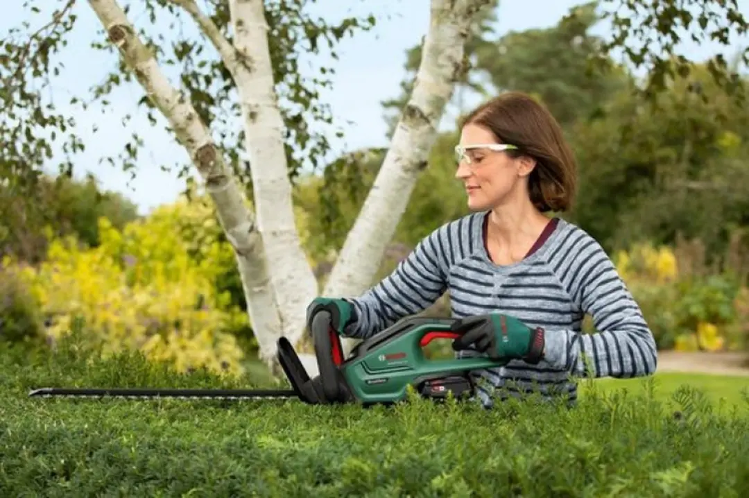 Bosch UniversalHedgeCut 18-50 Heggenschaar - afbeelding 3 van 6