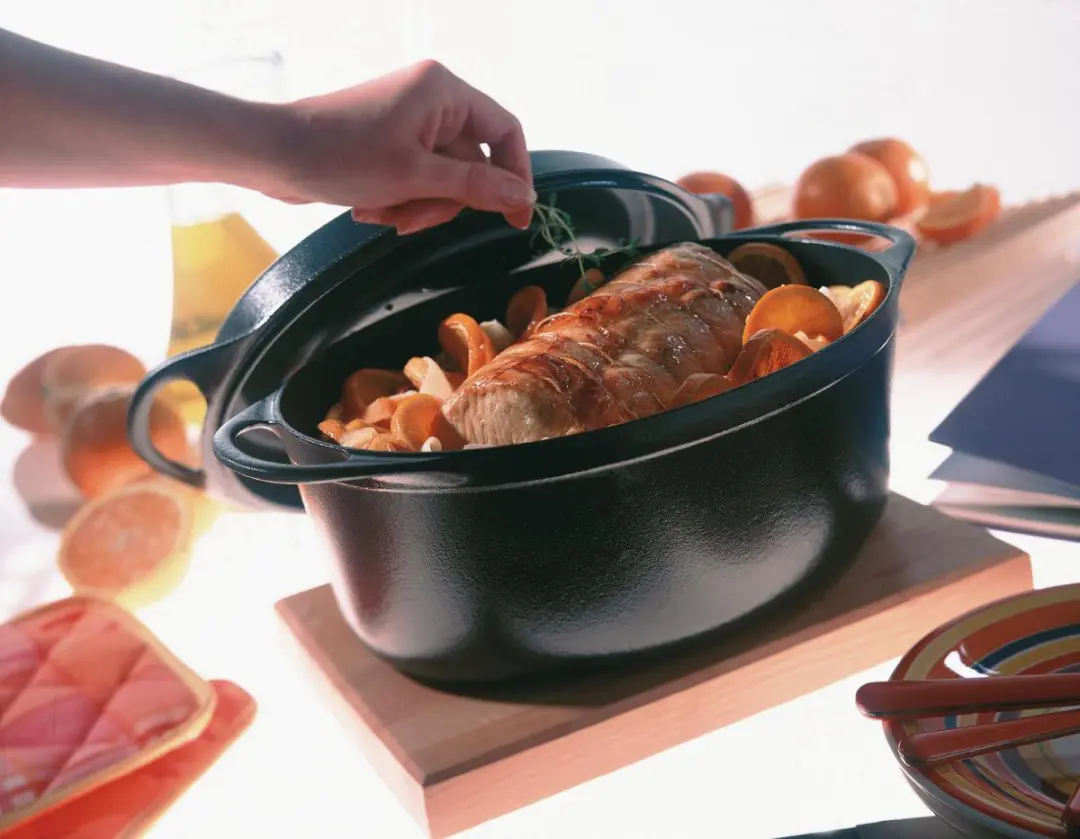 Le Creuset Ovale Braadpan Doufeu 32cm - Mat Zwart - afbeelding 3 van 4