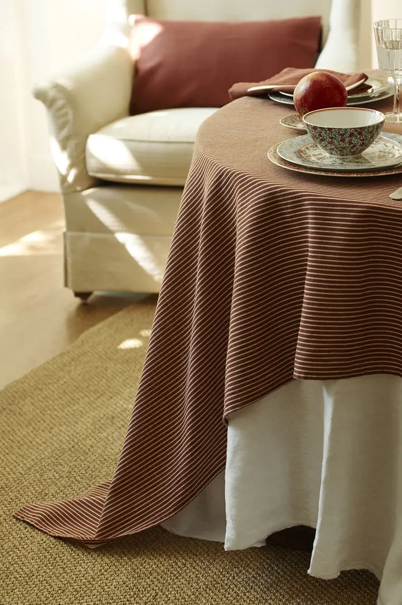 Laura Ashley Tafelkleed Kitchen Linen Collectables Oxblood